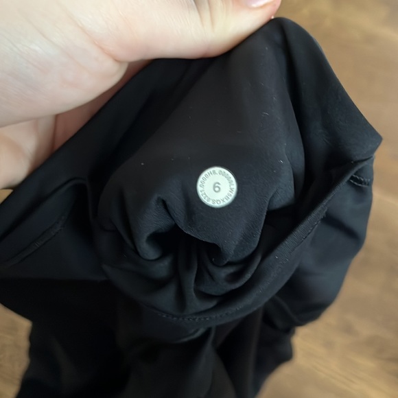 Lululemon Black fast and free 25’ size 6 - Picture 2 of 3